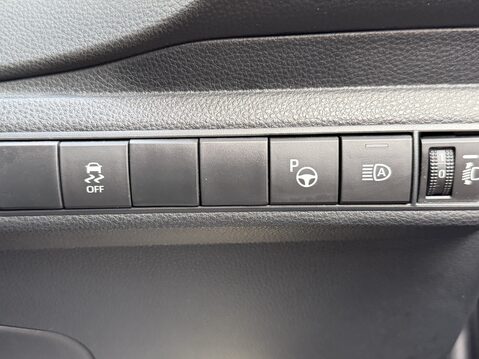 Toyota Corolla 1.8 VVT-i Hybrid Design 5dr CVT 33