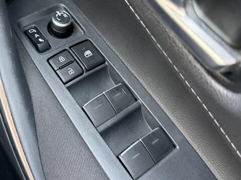 Toyota Corolla 1.8 VVT-i Hybrid Design 5dr CVT 34