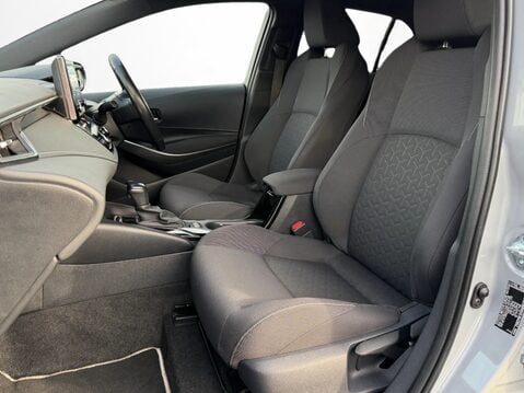 Toyota Corolla 1.8 VVT-i Hybrid Design 5dr CVT 21