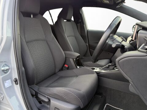 Toyota Corolla 1.8 VVT-i Hybrid Design 5dr CVT 19