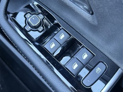 Vauxhall Astra 1.2 Turbo 130 Ultimate 5dr Auto 32