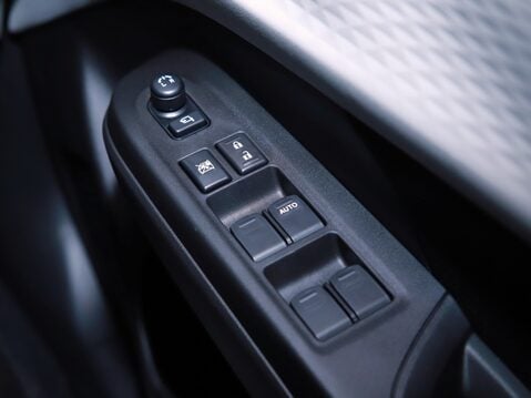 Suzuki Swift 1.2 Mild Hybrid Ultra 5dr 17