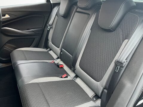 Vauxhall Grandland X 1.2 Turbo SRi Nav 5dr 32