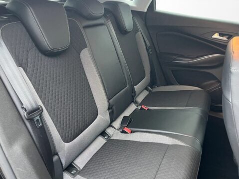 Vauxhall Grandland X 1.2 Turbo SRi Nav 5dr 33