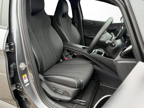 BYD Dolphin 150kW Design 60.4kWh 5dr Auto 16