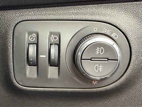 Vauxhall Corsa 1.4 Design 5dr 31