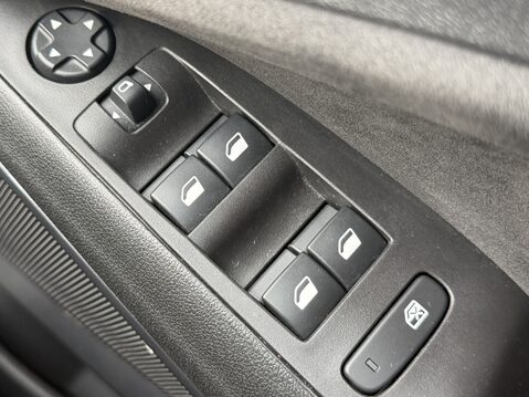 Vauxhall Crossland 1.2 Turbo Ultimate 5dr 32