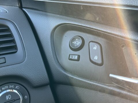 Vauxhall Insignia 2.0T SIDI Elite 5dr [Start Stop] 29