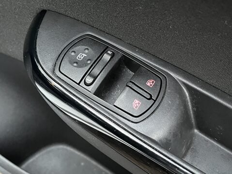 Vauxhall Corsa 1.4 SE Nav 5dr 18