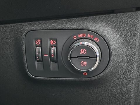 Vauxhall Corsa 1.4 SE Nav 5dr 19