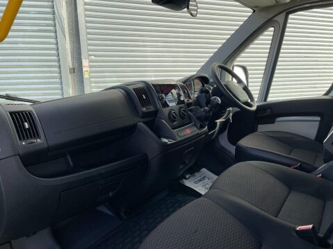 Citroen Relay 2.0 40 L4H2 Lightweight 17 seater minibus with full ramp and parking sensor 19