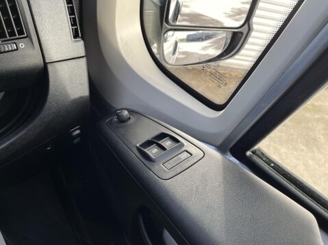 Citroen Relay 2.0 40 L4H2 Lightweight 17 seater minibus with full ramp and parking sensor 28