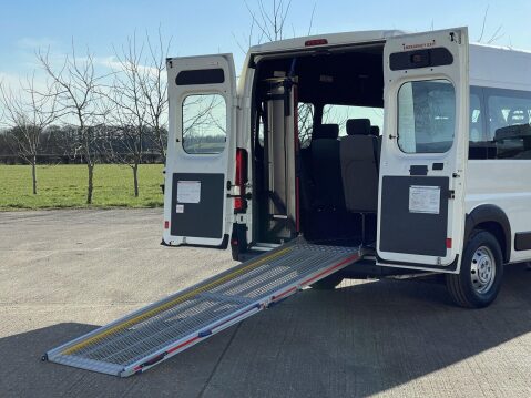 Citroen Relay 2.0 40 L4H2 Lightweight 17 seater minibus with full ramp, A/C and sensors 16