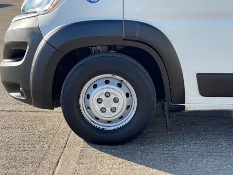 Citroen Relay 2.0 40 L4H2 Lightweight 17 seater minibus with full ramp, A/C and sensors 35