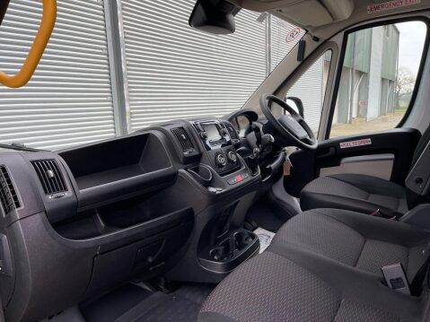 Citroen Relay 2.0 BlueHDi 40 L4H2 17 Seater Minibus with adjustable Air suspension 19