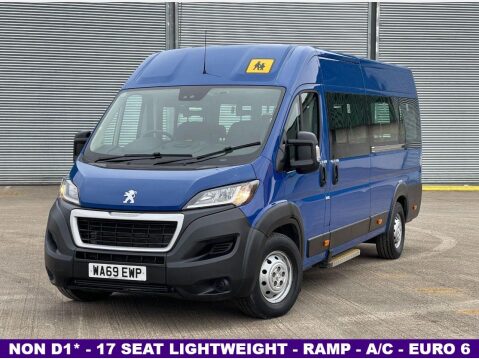 Peugeot Boxer 2.0 BlueHDi 440 17 seat lightweight minibus with ramp and A/C. L4 H2 Euro6 1
