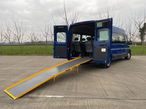Peugeot Boxer 2.0 BlueHDi 440 17 seat lightweight minibus with ramp and A/C. L4 H2 Euro6 15