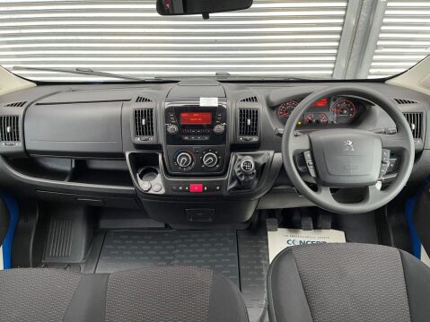 Peugeot Boxer 2.0 BlueHDi 440 17 seat lightweight minibus with ramp and A/C. L4 H2 Euro6 3