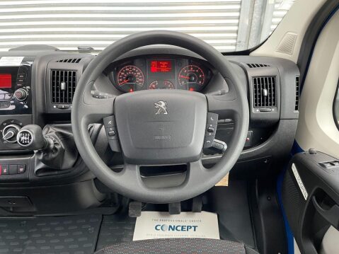 Peugeot Boxer 2.0 BlueHDi 440 17 seat lightweight minibus with ramp and A/C. L4 H2 Euro6 22