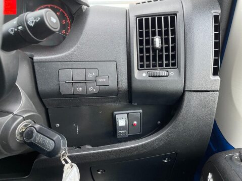 Peugeot Boxer 2.0 BlueHDi 440 17 seat lightweight minibus with ramp and A/C. L4 H2 Euro6 27