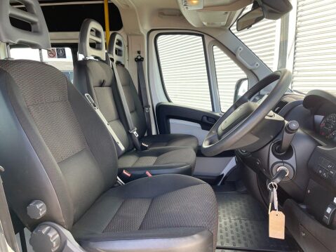 Peugeot Boxer 2.0 BlueHDi 440 17 seat lightweight Non D1 minibus with sensors and ramp. 21