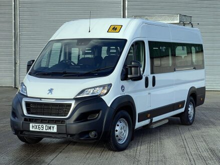 Peugeot Boxer 2.0 BlueHDi 440 17 seat lightweight Non D1 minibus with sensors and ramp.