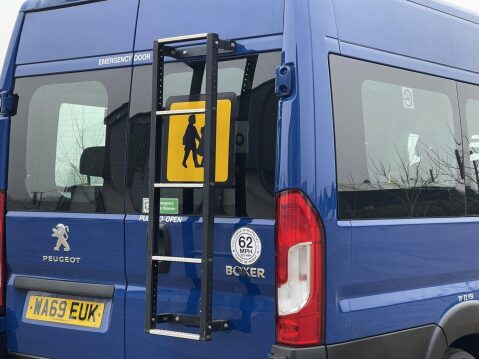 Peugeot Boxer 2.0 BlueHDi 440 17 seat lightweight minibus with ramp and A/C. L4 H2 Euro6 8