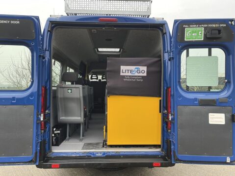 Peugeot Boxer 2.0 BlueHDi 440 17 seat lightweight minibus with ramp and A/C. L4 H2 Euro6 16