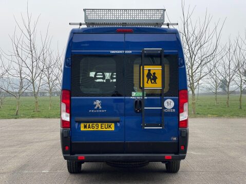 Peugeot Boxer 2.0 BlueHDi 440 17 seat lightweight minibus with ramp and A/C. L4 H2 Euro6 17