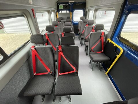 Peugeot Boxer 2.0 BlueHDi 440 17 seat lightweight minibus with ramp and A/C. L4 H2 Euro6 4