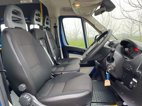 Peugeot Boxer 2.0 BlueHDi 440 17 seat lightweight minibus with ramp and A/C. L4 H2 Euro6 20