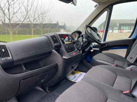 Peugeot Boxer 2.0 BlueHDi 440 17 seat lightweight minibus with ramp and A/C. L4 H2 Euro6 21