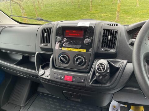 Peugeot Boxer 2.0 BlueHDi 440 17 seat lightweight minibus with ramp and A/C. L4 H2 Euro6 24