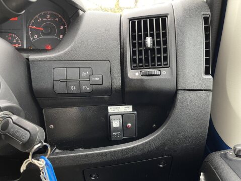 Peugeot Boxer 2.0 BlueHDi 440 17 seat lightweight minibus with ramp and A/C. L4 H2 Euro6 26