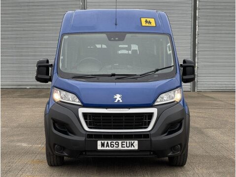 Peugeot Boxer 2.0 BlueHDi 440 17 seat lightweight minibus with ramp and A/C. L4 H2 Euro6 12