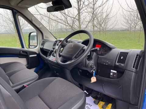 Peugeot Boxer 2.0 BlueHDi 440 17 seat lightweight minibus with ramp and A/C. L4 H2 Euro6 19