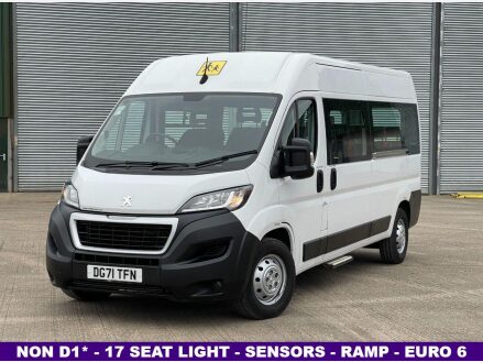 Peugeot Boxer 2.2 BlueHDi 435 S 17 seat lightweight NON D1 minibus with parking sensors. 