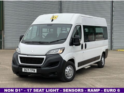 Peugeot Boxer 2.2 BlueHDi 435 S 17 seat lightweight NON D1 minibus with parking sensors. 1