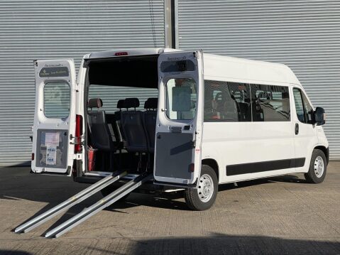 Peugeot Boxer 2.2 BlueHDi 435 S 17 seat lightweight NON D1 minibus with parking sensors. 2