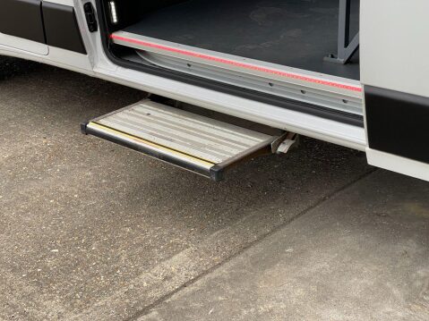 Peugeot Boxer 2.2 BlueHDi 435 S 17 seat lightweight NON D1 minibus with parking sensors. 9