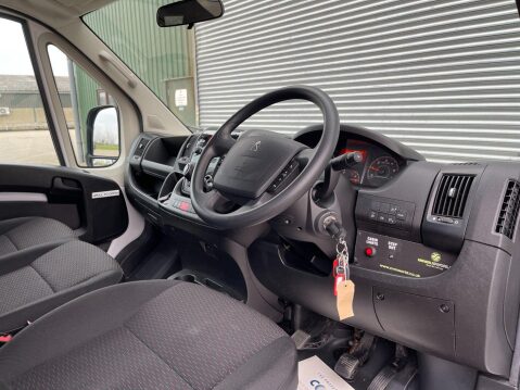 Peugeot Boxer 2.2 BlueHDi 435 S 17 seat lightweight NON D1 minibus with parking sensors. 19