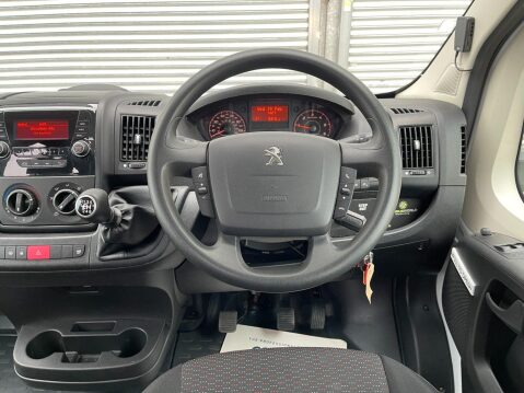 Peugeot Boxer 2.2 BlueHDi 435 S 17 seat lightweight NON D1 minibus with parking sensors. 24