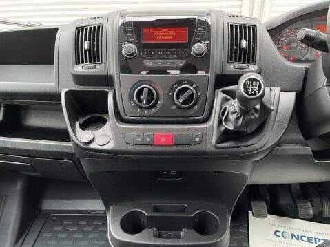 Peugeot Boxer 2.2 BlueHDi 435 S 17 seat lightweight NON D1 minibus with parking sensors. 26