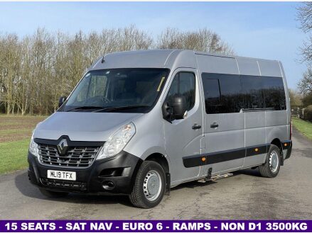 Renault Master 2.3 dCi 35 15 Seater Minibus with removable ramps LWB Medium Roof Euro 6