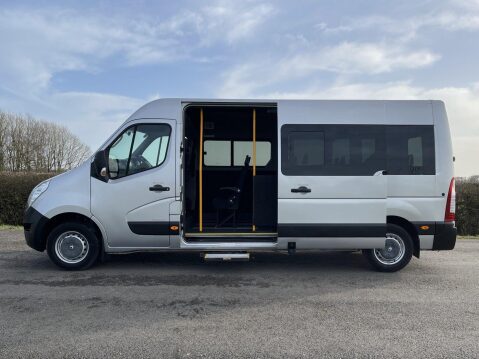 Renault Master 2.3 dCi 35 15 Seater Minibus with removable ramps LWB Medium Roof Euro 6 11