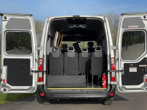 Renault Master 2.3 dCi 35 15 Seater Minibus with removable ramps LWB Medium Roof Euro 6 14