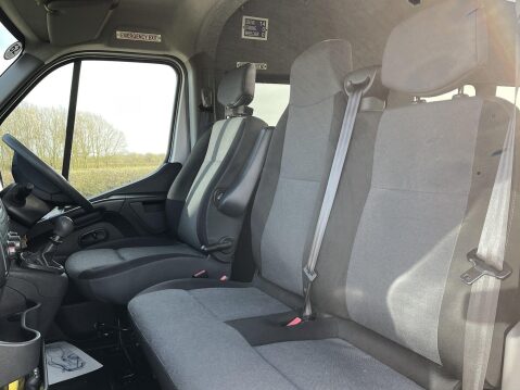 Renault Master 2.3 dCi 35 15 Seater Minibus with removable ramps LWB Medium Roof Euro 6 18