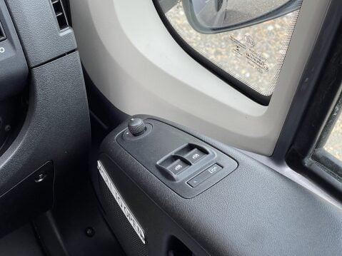 Peugeot Boxer BLUEHDI 440 L4 17 SEAT LIGHTWEIGHT MINIBUS Non D1 with Parking sensors EURO 26