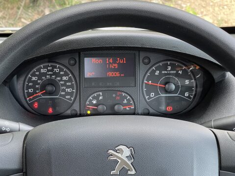 Peugeot Boxer BLUEHDI 435 L3H2 17 SEAT NON D1 MINIBUS WITH AC NAV CRUISE SENSORS TOWBAR 31