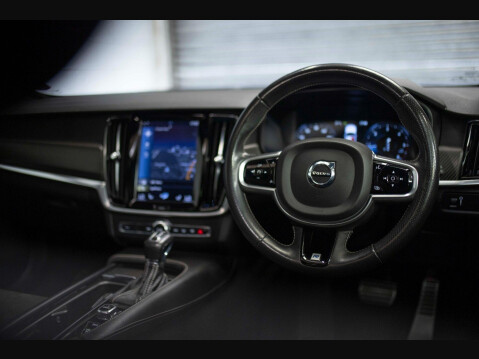 Volvo V90 2.0 D5 PowerPulse R-Design Auto AWD Euro 6 (s/s) 5dr 50